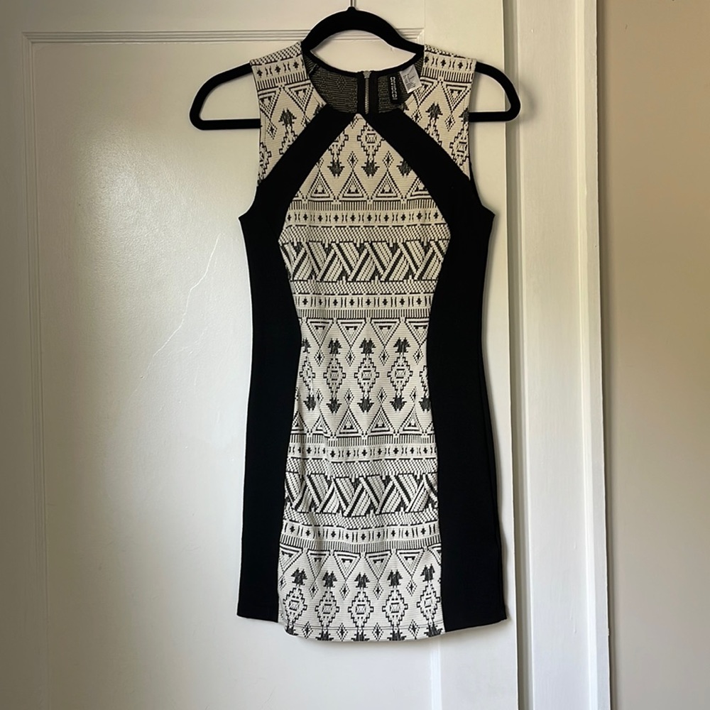 Divided brand sexy, stretchy patterned dress